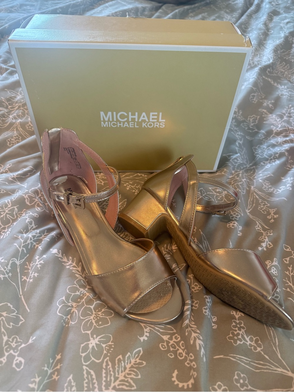 MICHAEL Michael Kors Metallic Rose Gold Block Sandals size 4 fits like 6 1/2